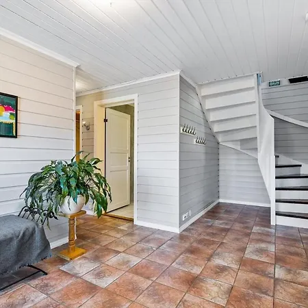 Enebolig Med Plass Til To Familier *